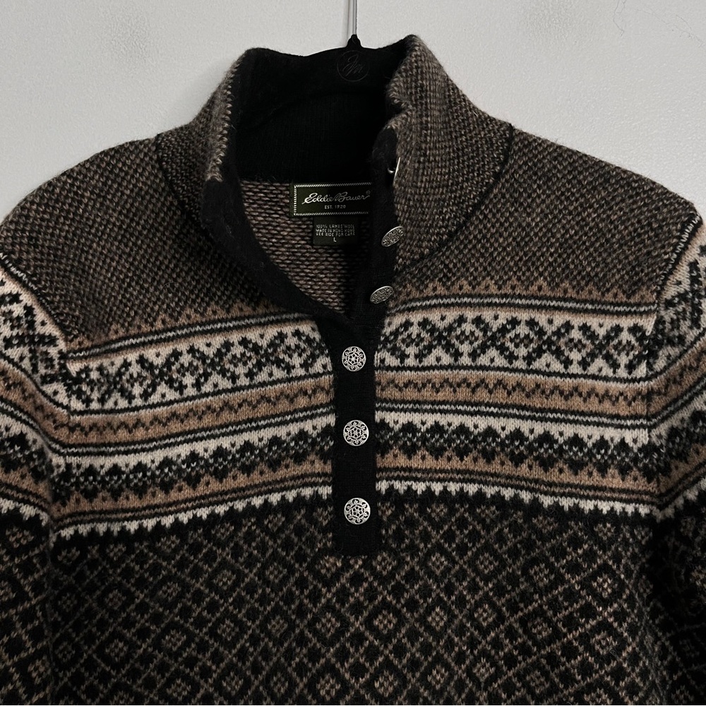 Eddie Bauer Women's Black and Cream Sweater - Picture 2 of 7